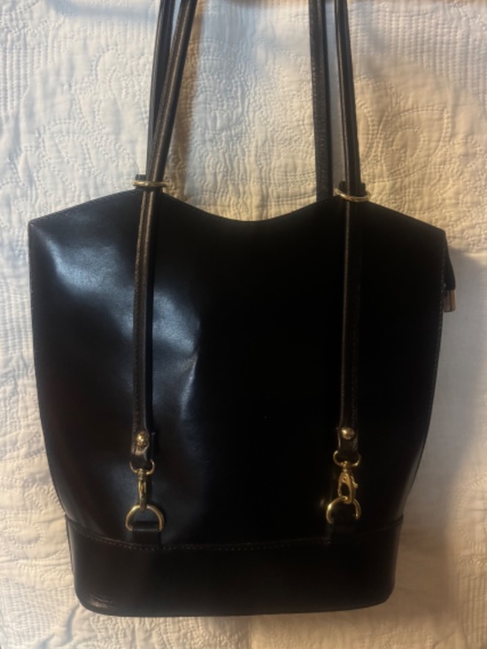 CLASSY HANDBAG WHICH CAN CONVERT TO A BACKPACK